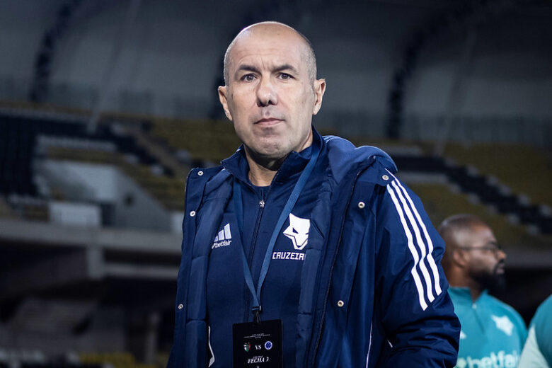 “Nos sentimos envergonhados”, diz Leonardo Jardim após derrota do Cruzeiro e vexame na Sula “Nos sentimos envergonhados”, diz Leonardo Jardim após derrota do Cruzeiro e vexame na Sula