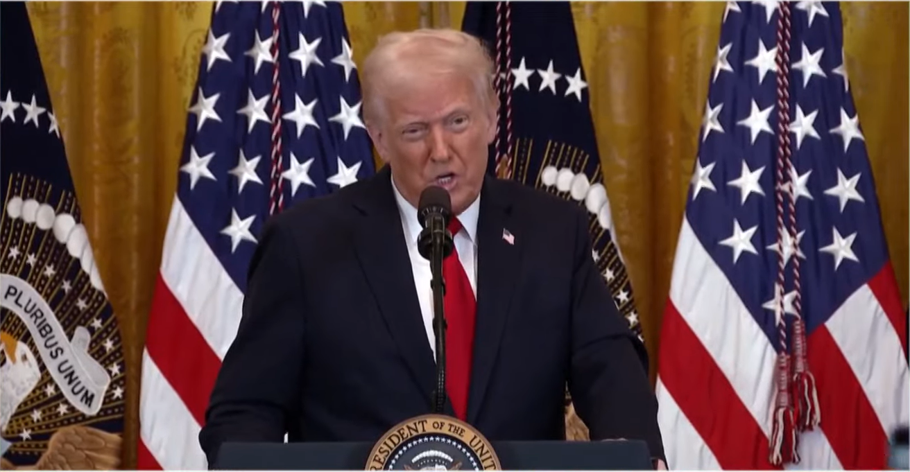 Inimigos íntimos! Mesmo taxando a China em 125% Trump chama Xi Jinping de “amigo”