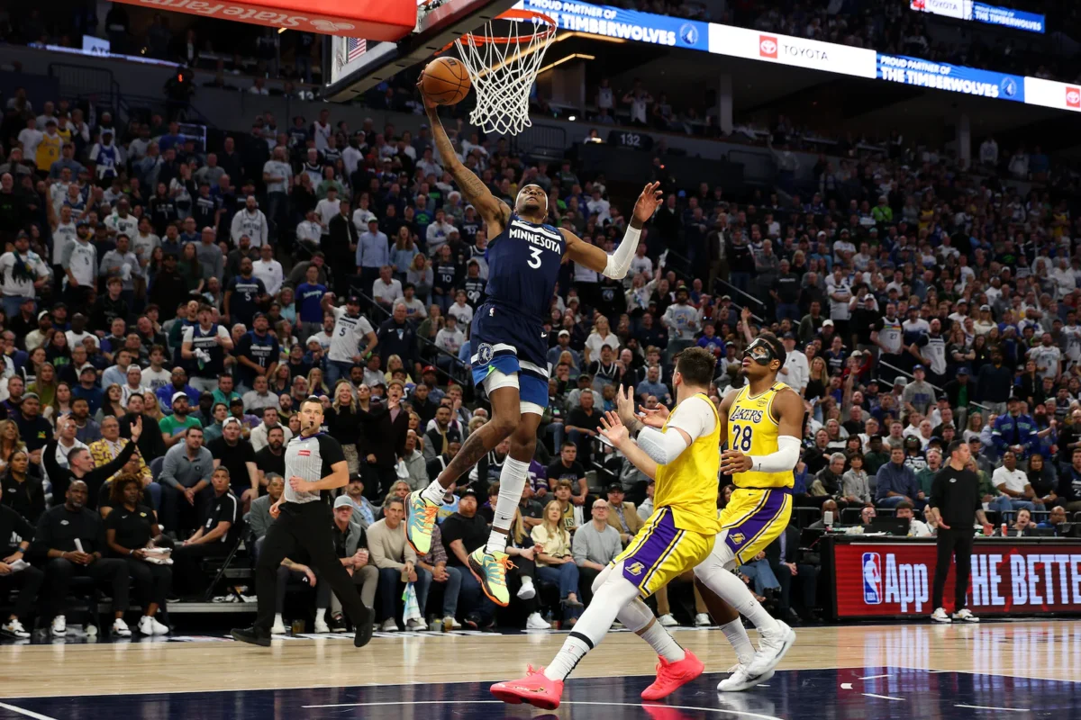 NBA: LeBron brilha, mas Lakers perdem para Timberwolves