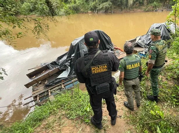 Forças de segurança e órgãos ambientais combatem extração ilegal de ouro em Minas Gerais