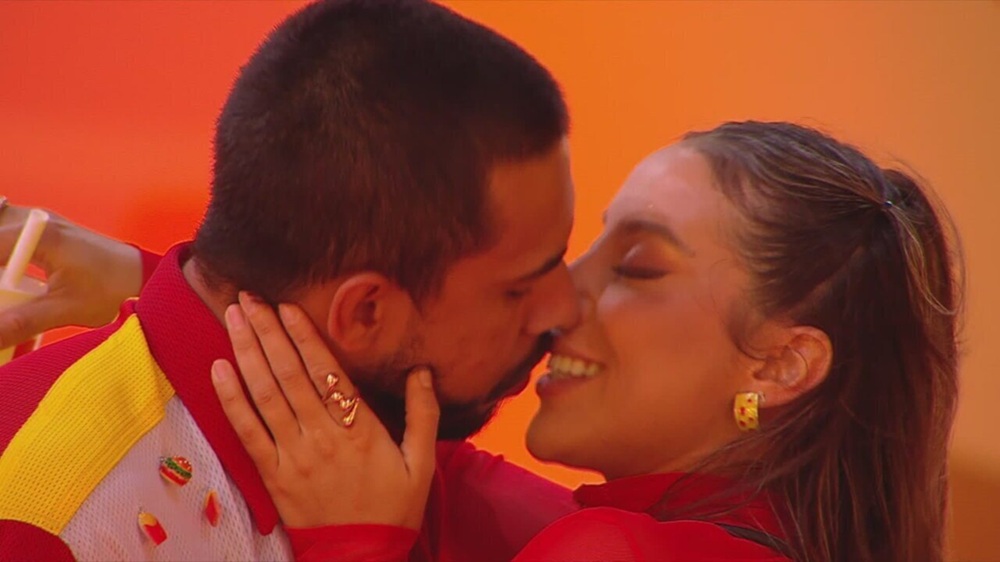 Maike e Renata tomam banho juntos; Diego e Vitória têm crise de riso; veja resumo da madrugada no "BBB 25"