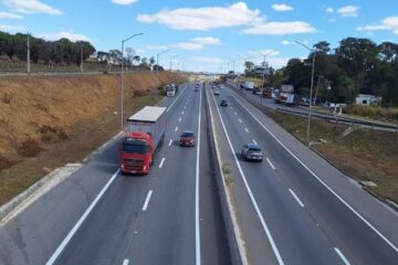 Motoristas devem ter atenção redobrada na BR-381 nesta semana com obras de pavimentação e instalação de câmeras