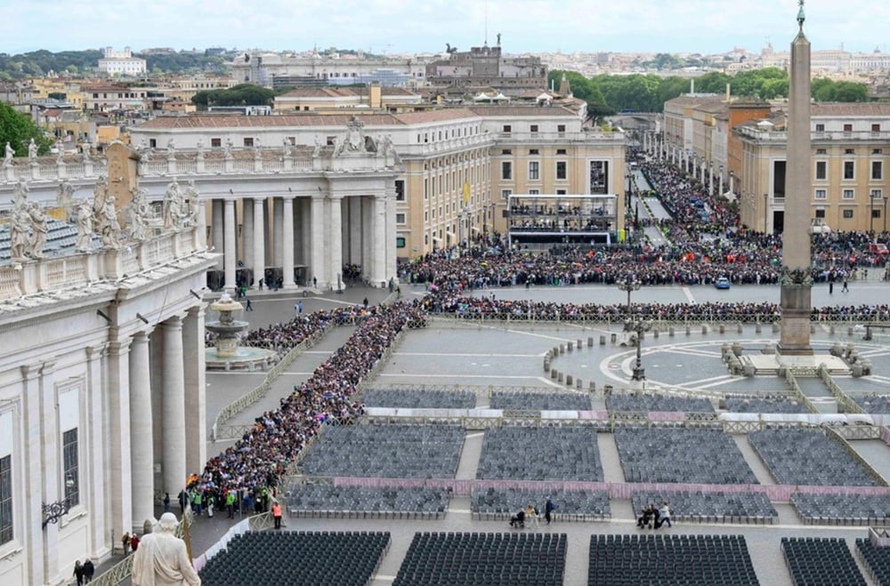 Velório do papa Francisco reúne mais de 90 mil; delegações de 130 países estarão em funeral