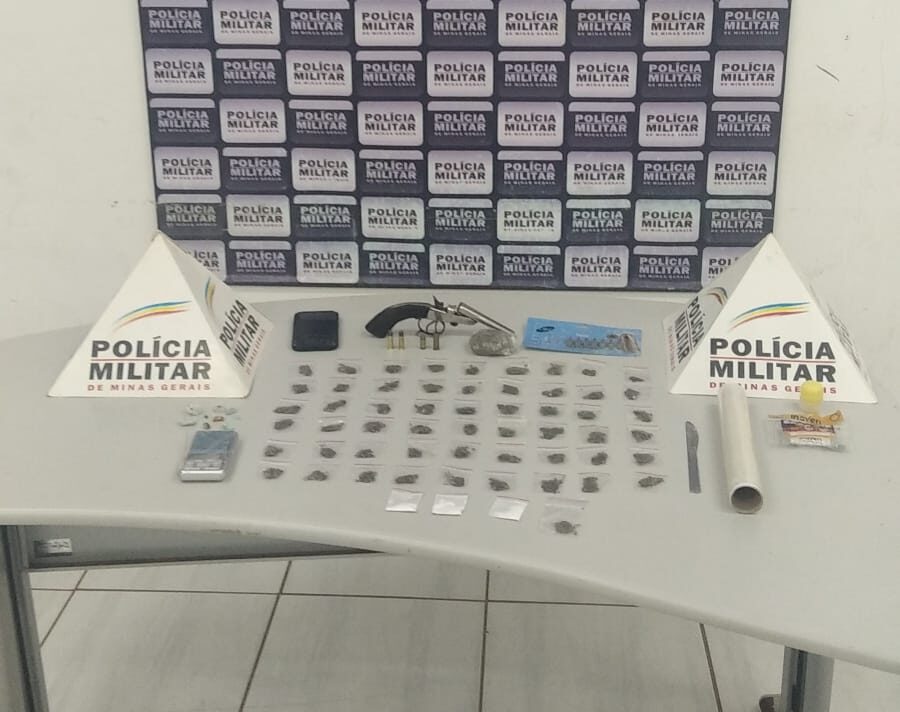 Jovem de 19 anos é preso com drogas, arma e munições em Itabira