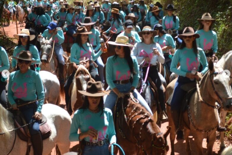 Protagonismo feminino: Cavalgada do Batom reúne mais de 600 pessoas em Santo Antônio do Rio Abaixo