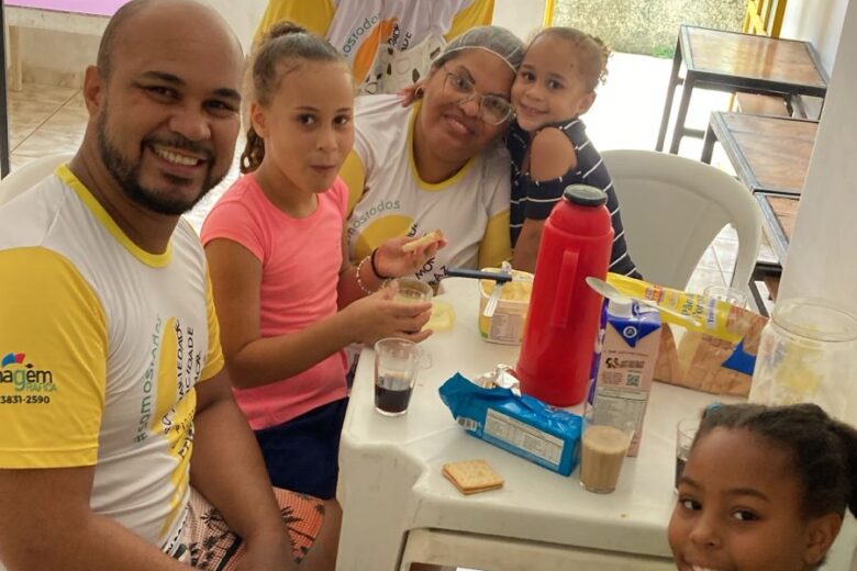 Projeto “Cabeça Feita” oferece refeições gratuitas e apoio social a famílias em vulnerabilidade de Itabira; saiba como ajudar