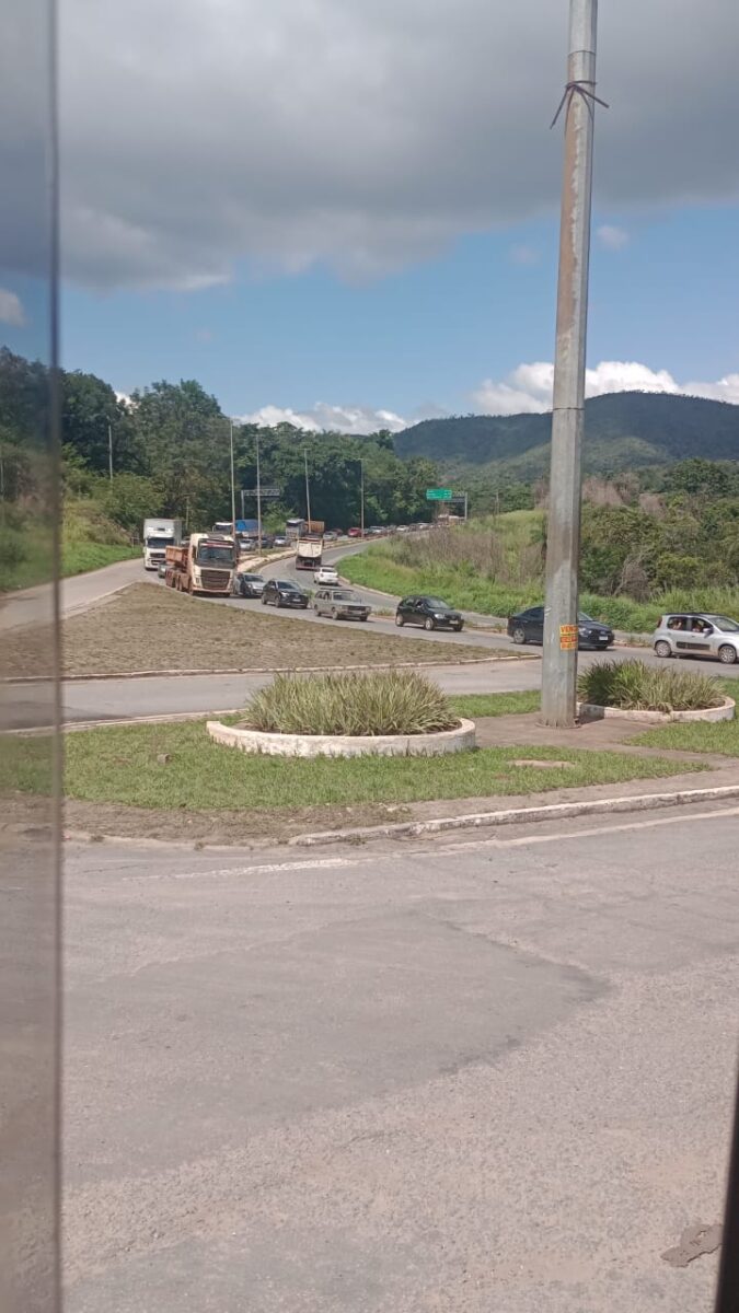 Volta do feriado prolongado registra congestionamentos nas rodovias que cortam Minas Gerais