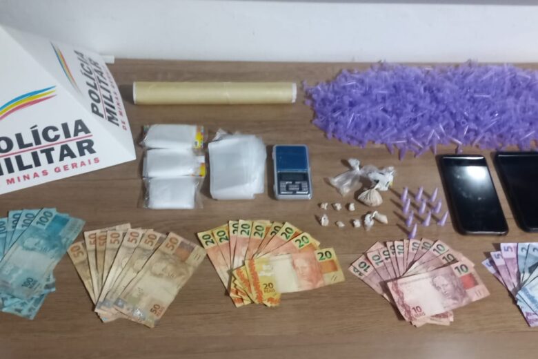 Itabira: polícia prende mulher e apreende adolescentes por tráfico no bairro Santa Ruth Itabira: polícia prende mulher e apreende adolescentes por tráfico no bairro Santa Ruth