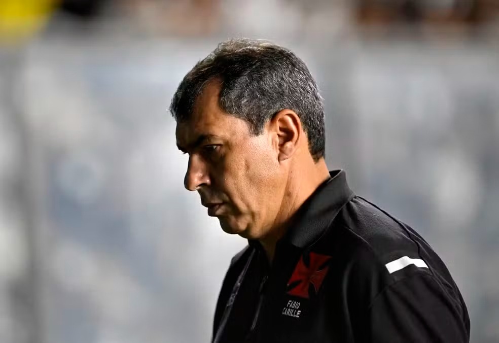 O Brasil é uma república federativa cheia de árvores e técnicos dizendo adeus
