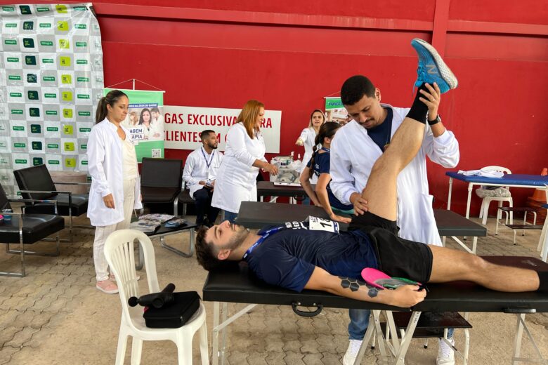 Estudantes da Funcesi garantem cuidado especializado aos competidores da Corrida DeFato Saúde