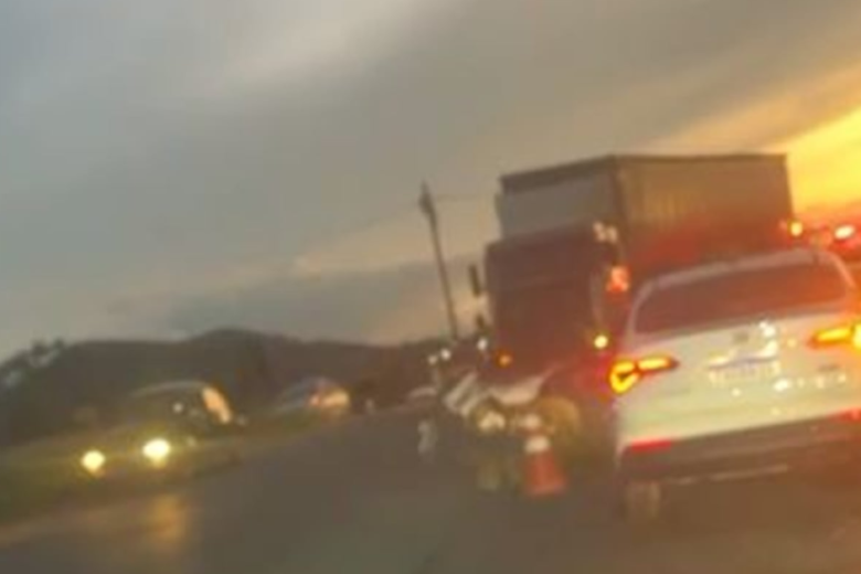 Acidente grave na BR-381 em Ravena envolve moto e caminhão Acidente grave na BR-381 em Ravena envolve moto e caminhão