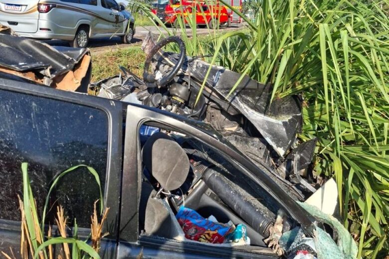 Tragédia na BR-040: colisão entre ônibus e carro deixa três mortos e um bebê ferido em Curvelo Tragédia na BR-040: colisão entre ônibus e carro deixa três mortos e um bebê ferido em Curvelo