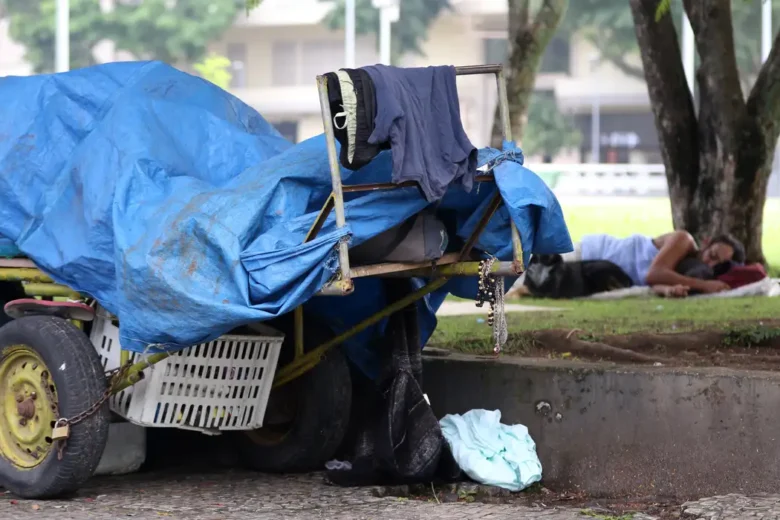 Mais de 335 mil pessoas vivem em situação de rua no Brasil Mais de 335 mil pessoas vivem em situação de rua no Brasil