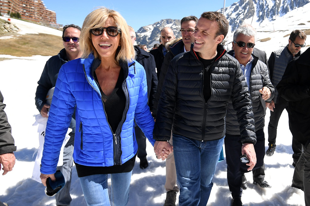 Macron se pronuncia após tapa da esposa: 'foi brincadeira'