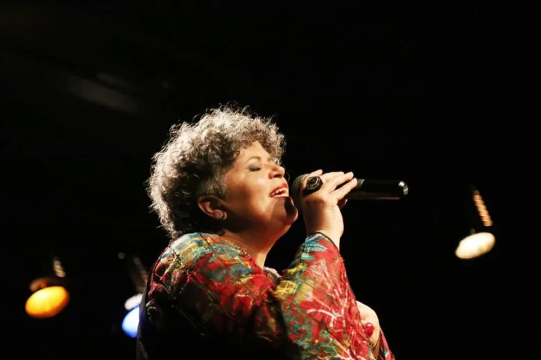 Cantora itabirana Ana Cristina celebra trajetória com lançamento do álbum 'Entrecordas' Cantora itabirana Ana Cristina celebra trajetória com lançamento do álbum 'Entrecordas'