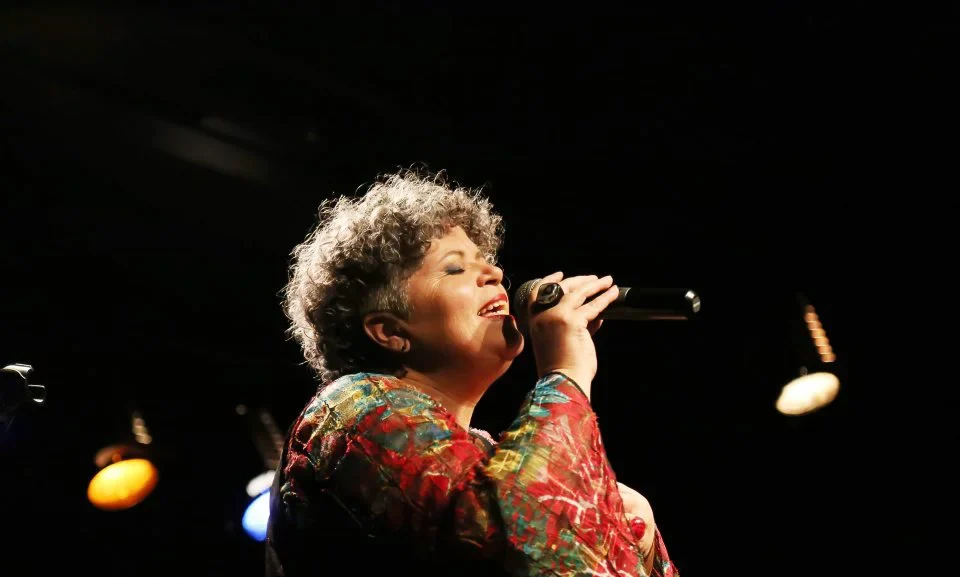 Cantora itabirana Ana Cristina celebra trajetória com lançamento do álbum 'Entrecordas'