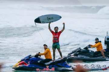 Filipe Toleto conquista título da etapa de Gold Coast de surf