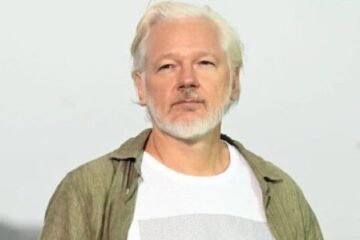 Julian Assange marca presença em Cannes para estreia de documentário sobre sua trajetória