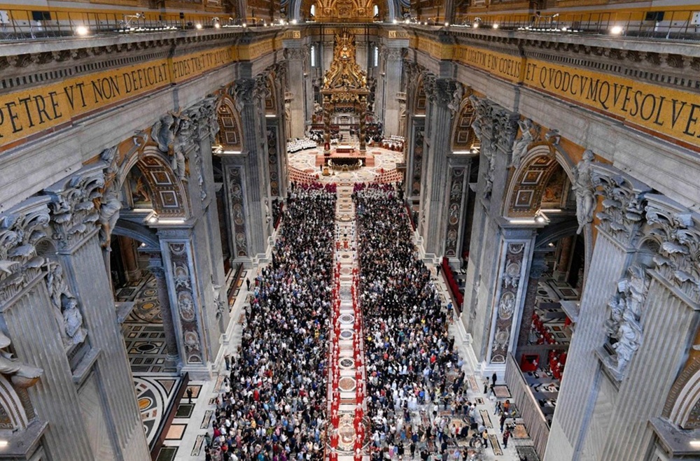Cardeais pedem unidade da Igreja em missa que abre o conclave