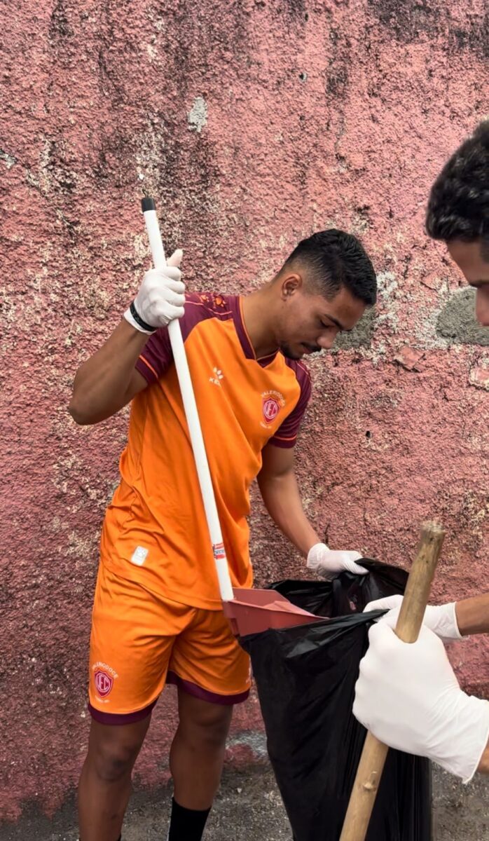 Valério realiza ação de conscientização ambiental em seu estádio