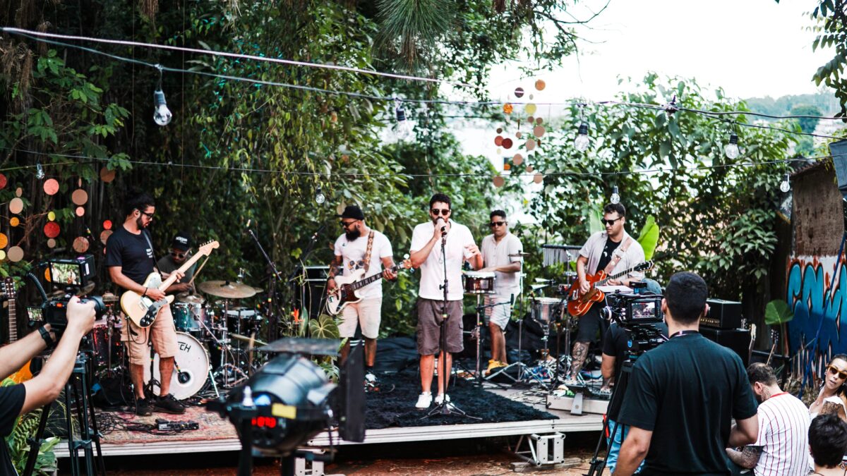 Tizé lança projeto audiovisual “Natural” com show ao vivo gravado ao ar livre em Itabira