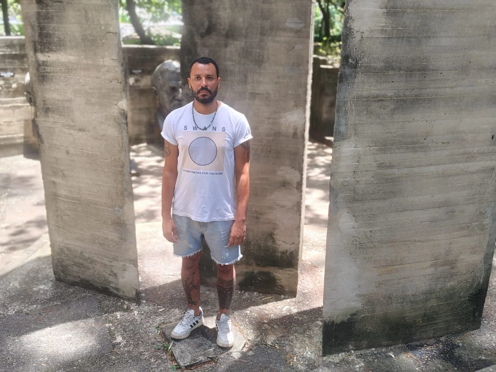Artista itabirano João Jardel, lança álbum musical ‘Antipop’; confira