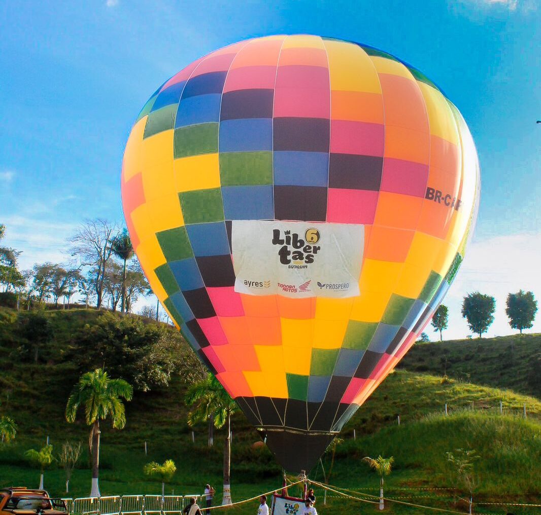 Voo em Balão de ar quente volta à festa de aniversário do Libertas Butiquim neste sábado em Itabira