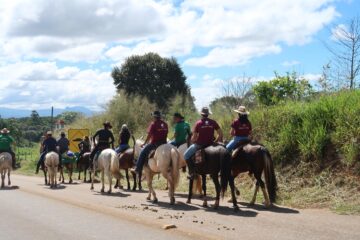 Cavaleiros encerram cavalgada em Ipoema com programação festiva e shows musicais