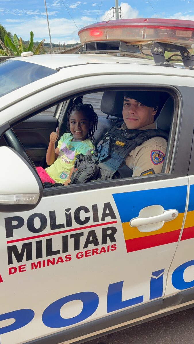 Polícia Milietar realiza surpresa de aniversário para criança admiradora da corporação em Rio Piracicaba