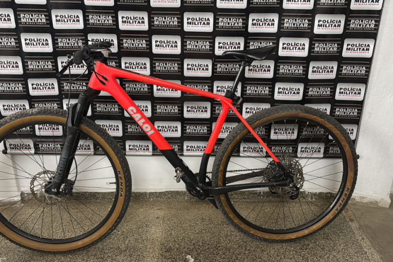 Homem é preso após furtar celular e bicicleta em João Monlevade Homem é preso após furtar celular e bicicleta em João Monlevade