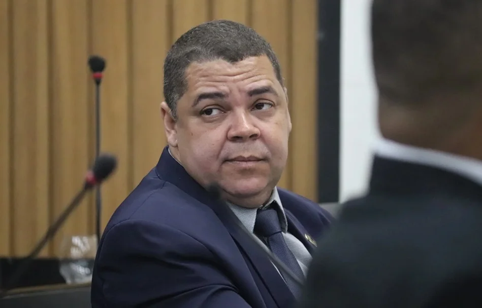 Ministério Público abre investigação contra vereador Luiz Carlos e aponta possível abuso de autoridade, perseguição a servidoras e outros crimes