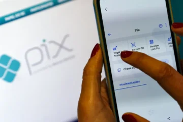 Brasileiros usaram 63,8 bi nas transações com o PIX em 2024: modalidade já é líder absoluta no país