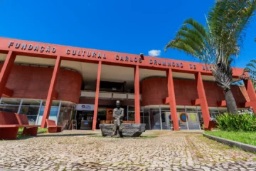 Fundação Carlos Drummond de Andrade celebra 40 anos de atuação