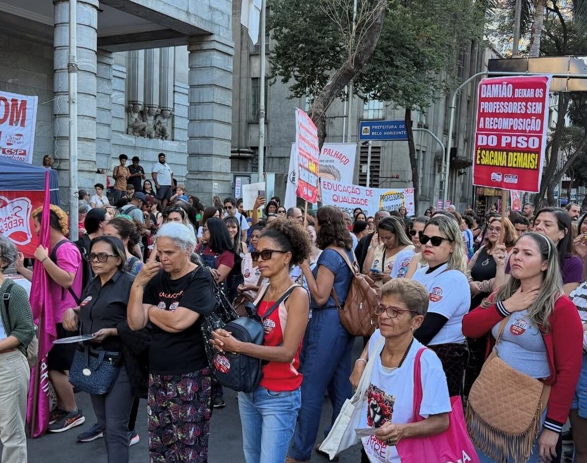 Professores em greve têm desconto de 20% no salário em Belo Horizonte