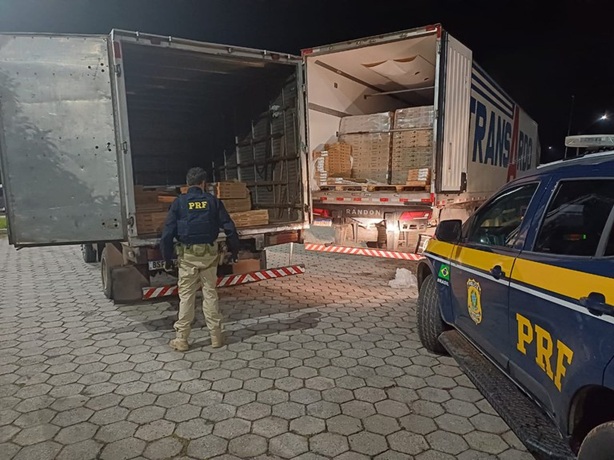 PRF frustra furto de carga e recupera caminhão clonado na BR-381, em Oliveira