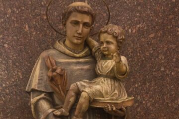 Por que Santo Antônio, o santo casamenteiro, é tão popular no Brasil?