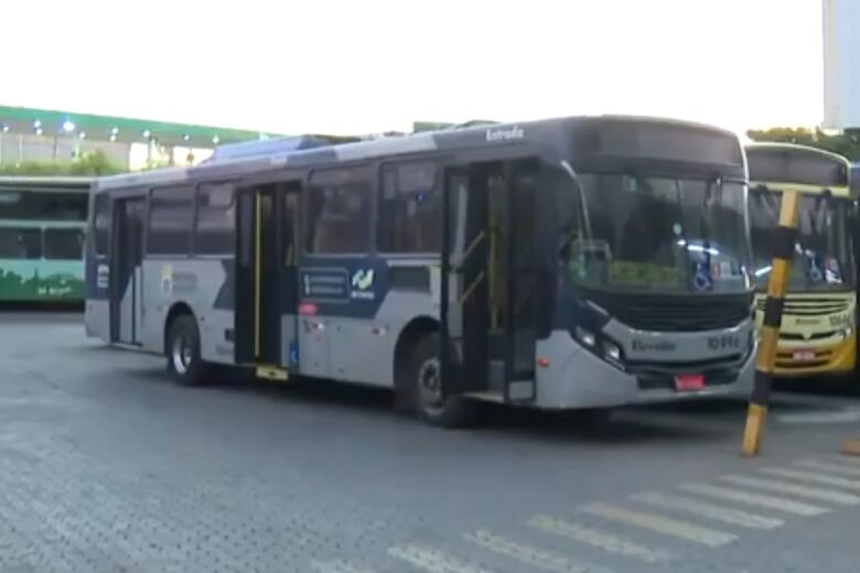 Greve de motoristas paralisa 24 linhas de ônibus em Belo Horizonte