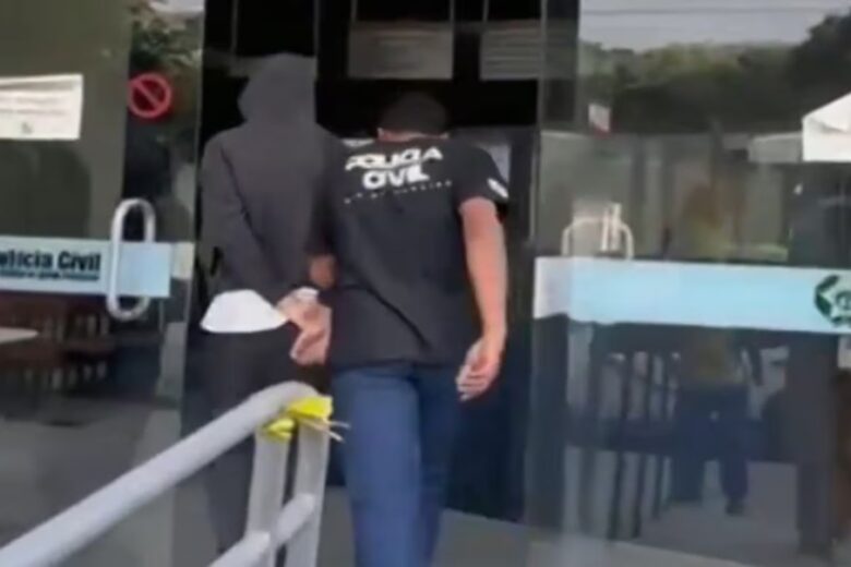 Adolescente mata pais e irmão de três anos após ser impedido de viajar para conhecer namorada virtual