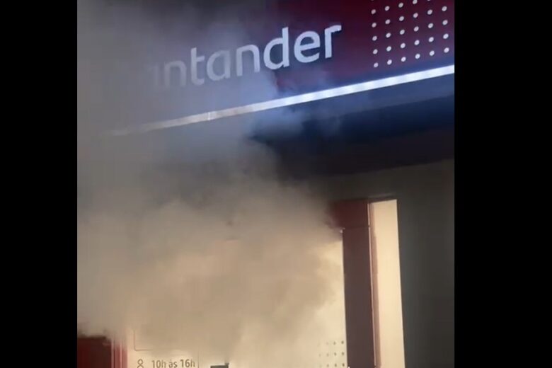 Cortina de fumaça em agência do Santander mobiliza Bombeiros e PM em Itabira