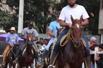 Cavalgada de Santa Maria chega ao fim com desfile de cavaleiros, marcha e música; confira a galeria de fotos
