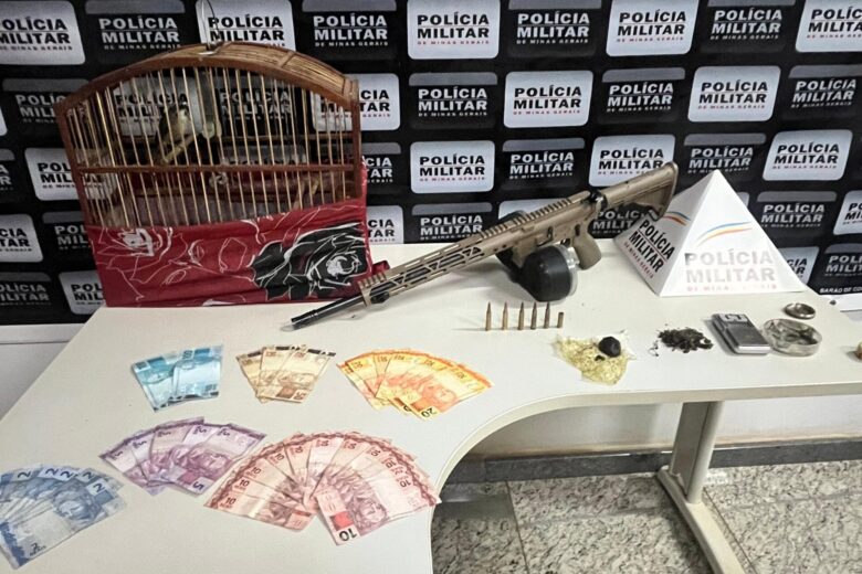 Polícia Militar apreende fuzil, drogas e prende suspeito durante operação em Barão de Cocais