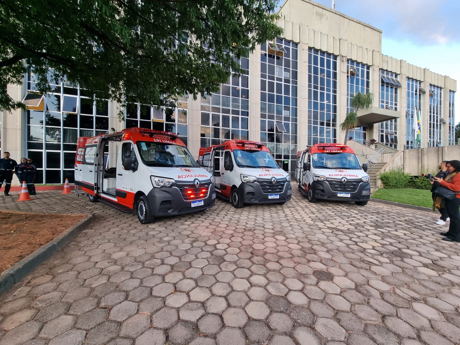 Itabira recebe três novas ambulâncias para reforçar o atendimento do SAMU; confira