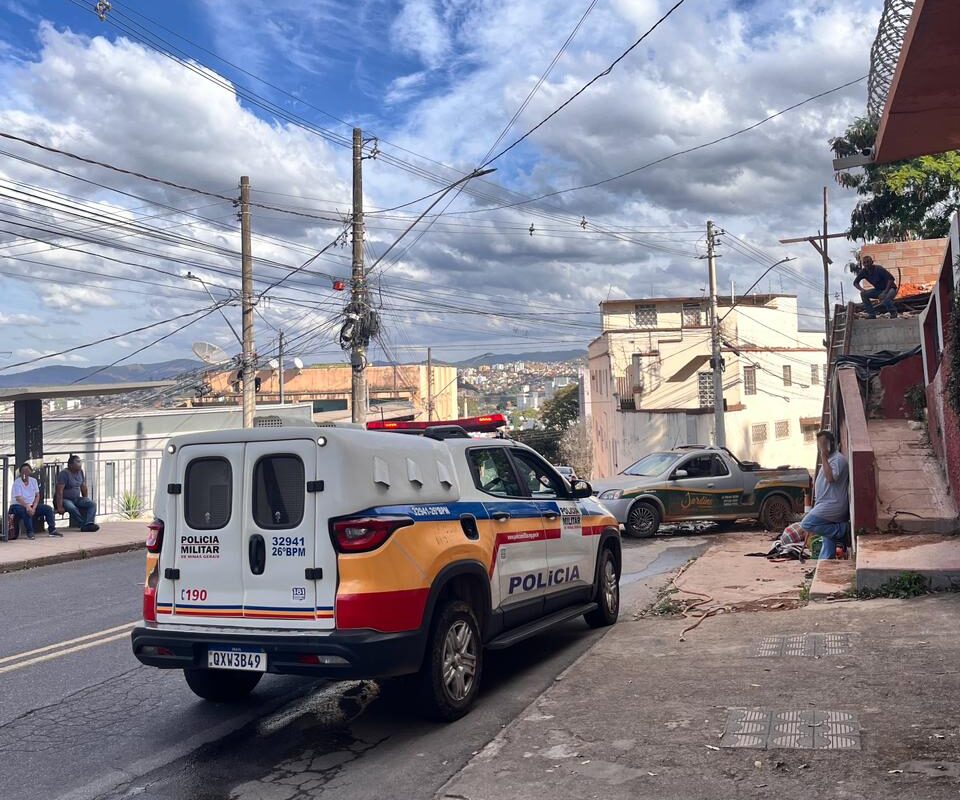 Homem é agredido por policial militar após suposto desentendimento de trânsito no bairro Pará, em Itabira