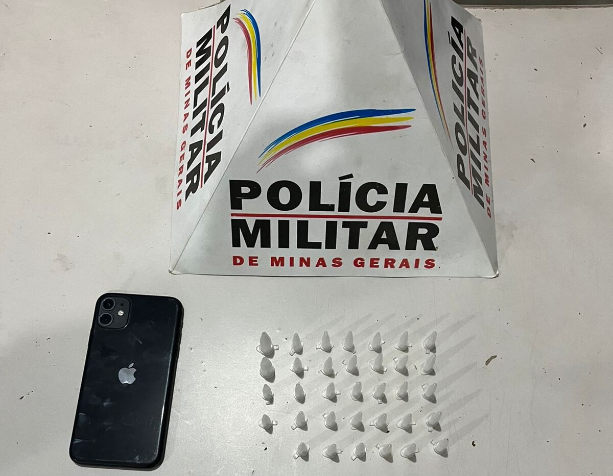 Polícia Militar prende jovem por tráfico de drogas no bairro Madre Maria de Jesus, em Itabira