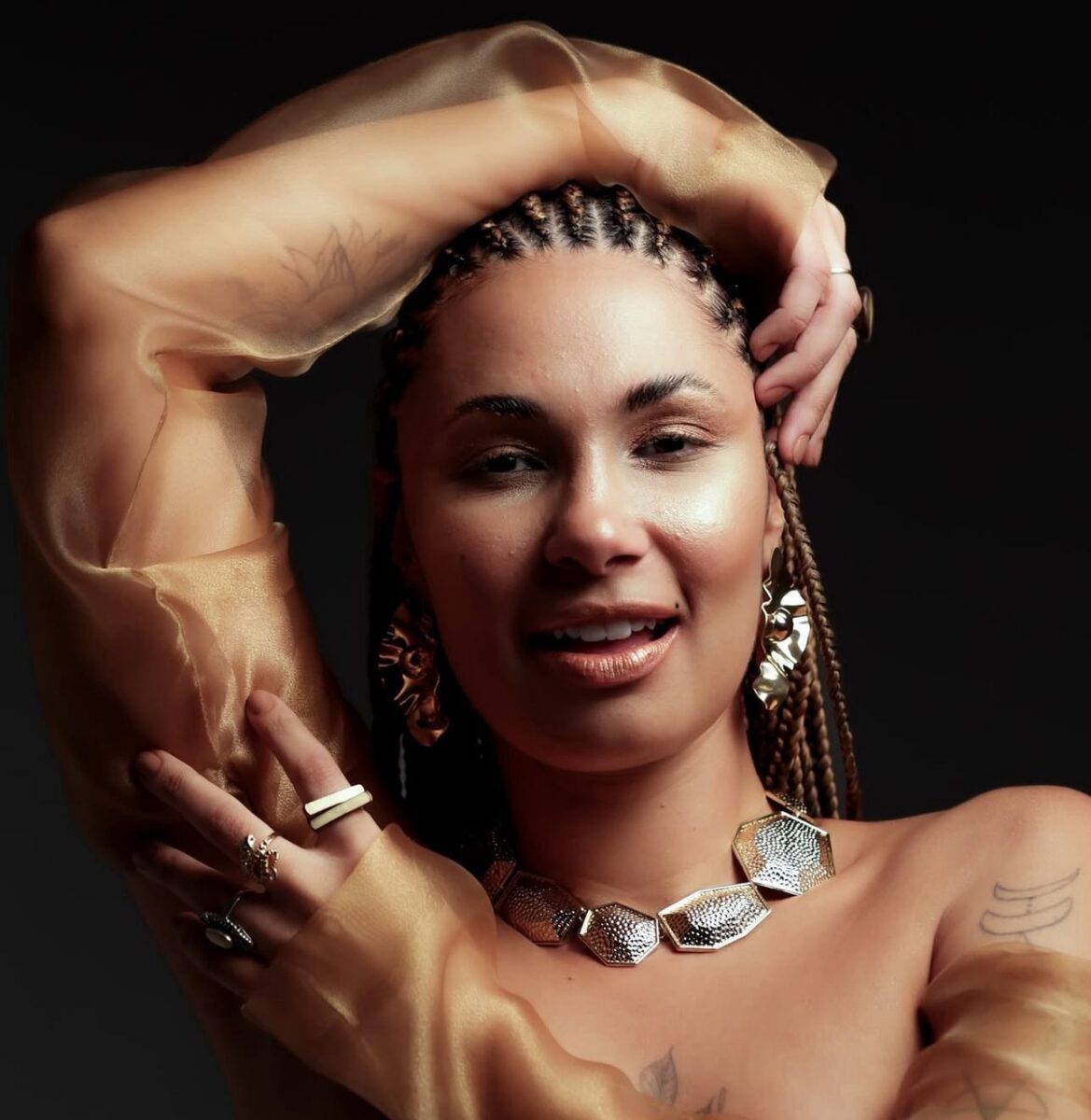 Maíra Baldaia lança “Amor Mulher - Chico Correa Remix” e apresenta nova fase do afro pop mineiro
