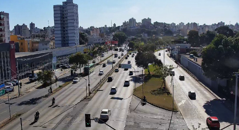 Novo limite de velocidade na Via Expressa, em BH, começa a valer nesta terça