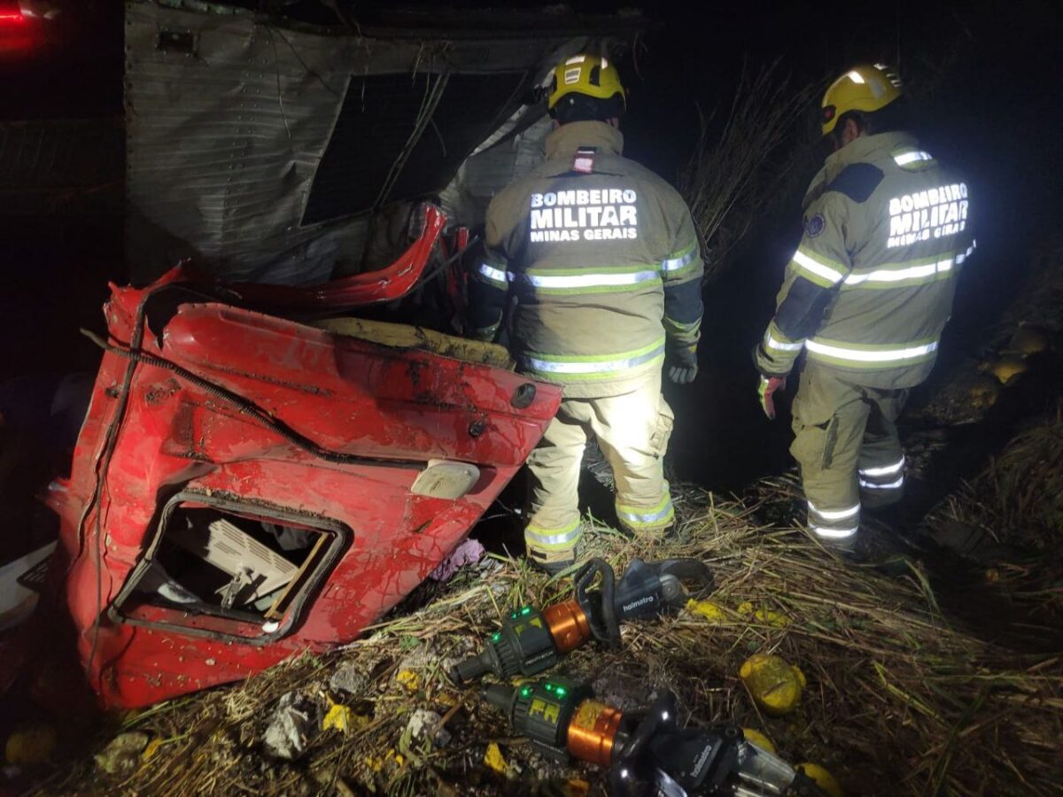 Motorista morre em capotamento de caminhão na BR-251, em Francisco Sá