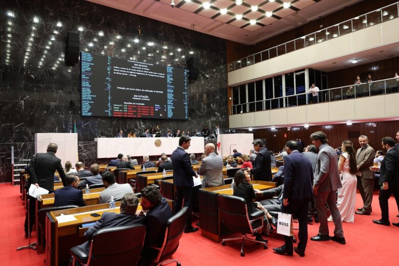 Deputados aprovam em definitivo federalização da Codemig e da Codemge