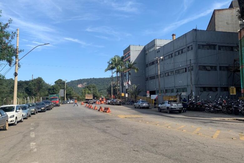 João Monlevade: a avenida Getúlio Vargas será interditada em frente à portaria da ArcelorMittal nos dois primeiros domingos de agosto