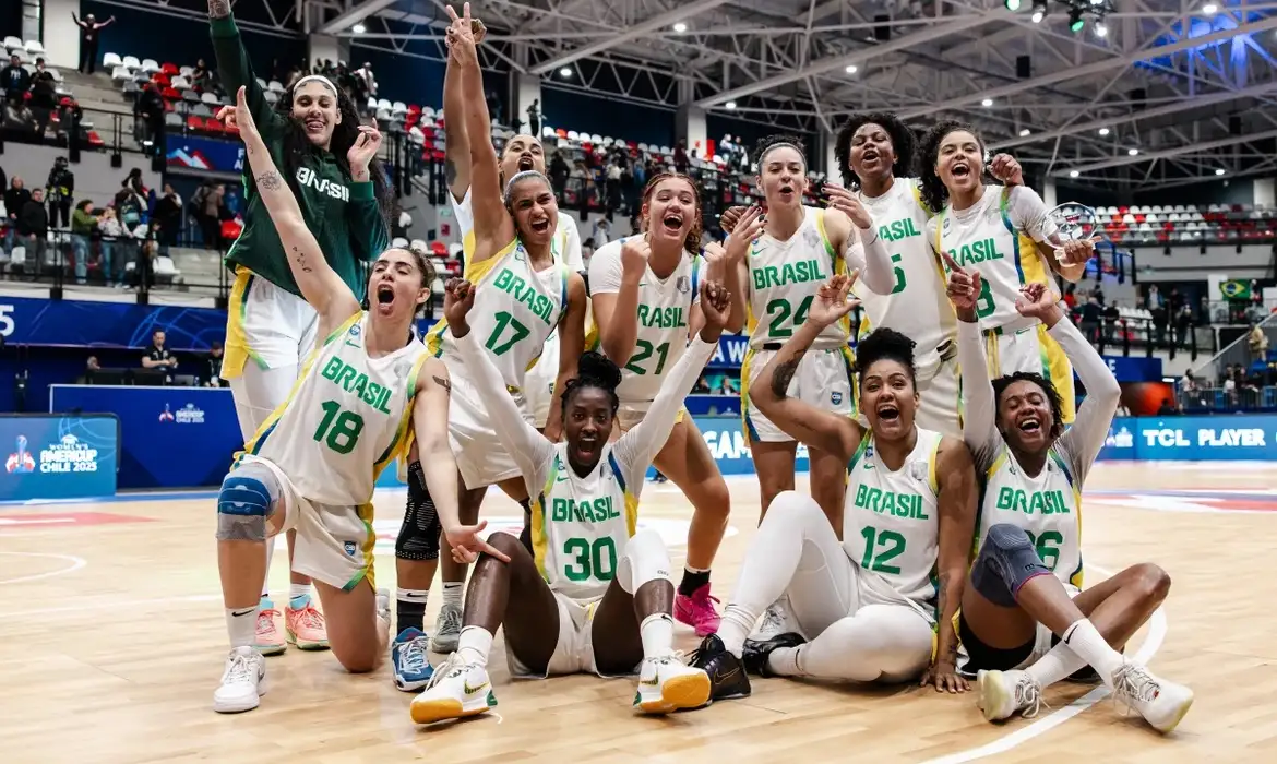 Brasil enfrenta EUA na final da AmeriCup feminina de basquete